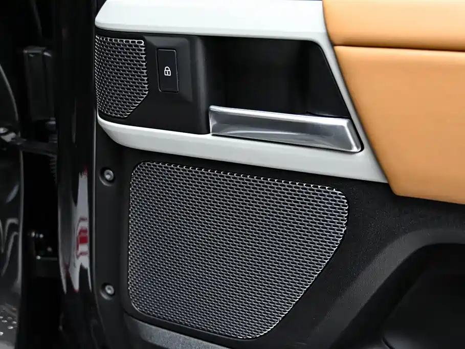 Land Rover Defender 2024 110 3.0T P400 X-DYNAMIC HSE купить на сайте DeffCars