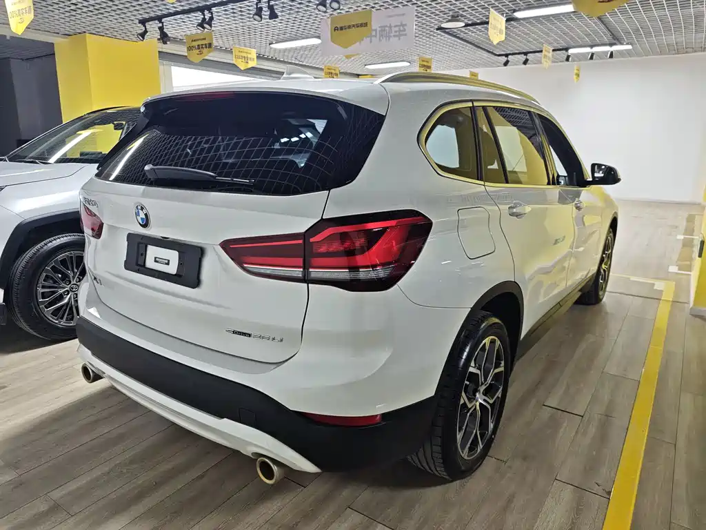 BMW X1 2022 sDrive25Li Leading Model купить на сайте DeffCars