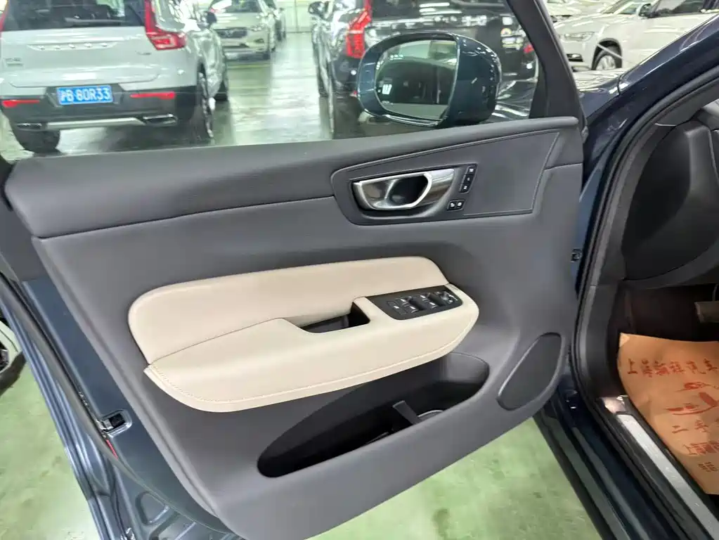 Volvo XC60 2026 B5 four-wheel drive Zhiyi Luxury Edition купить на сайте DeffCars