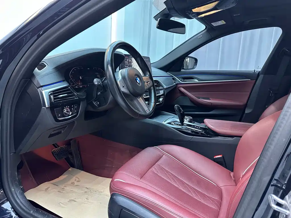 BMW 5 Series 2023 530Li Leading M Sports Package купить на сайте DeffCars