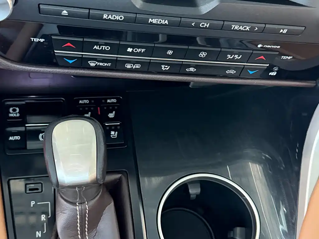 Lexus RX 2016 300 four-wheel drive elegant version National V купить на сайте DeffCars