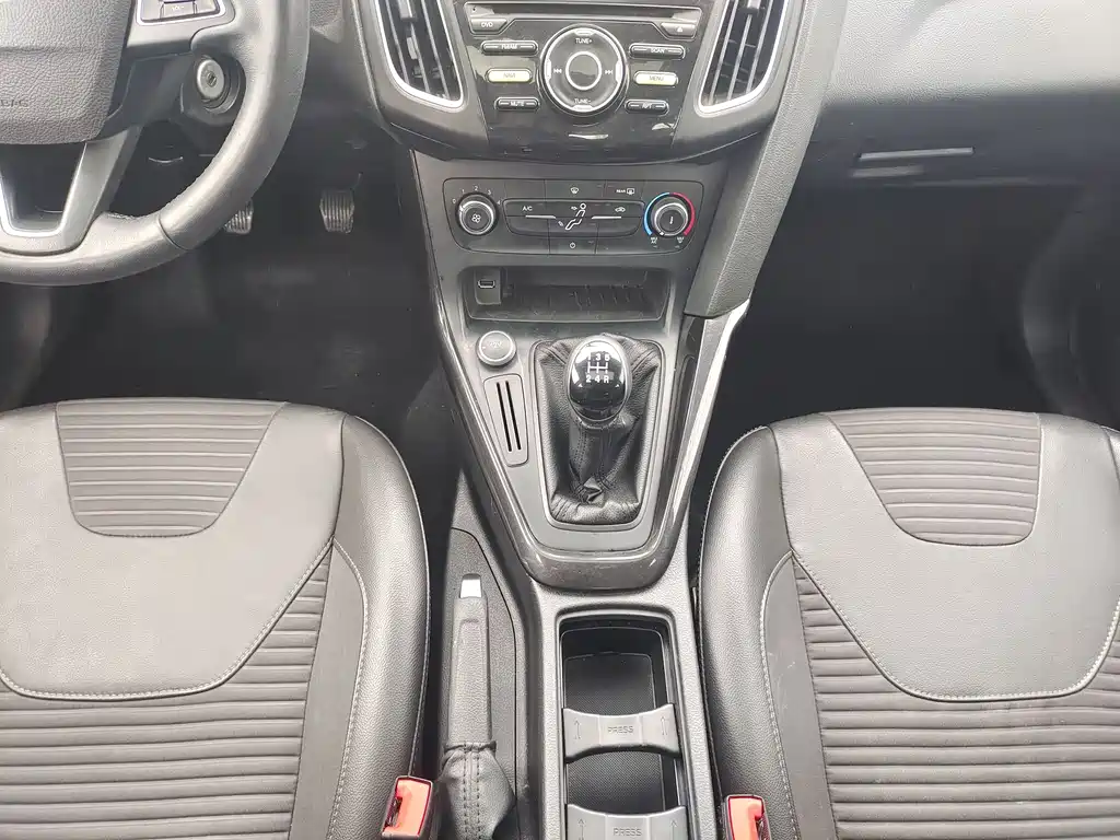 Focus 2018 sedan classic 1.6L manual stylish smart mobility version купить на сайте DeffCars