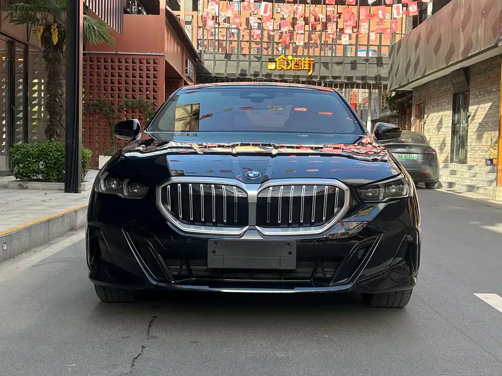 BMW 5 Series 2026 525Li M Sports Package купить на сайте DeffCars