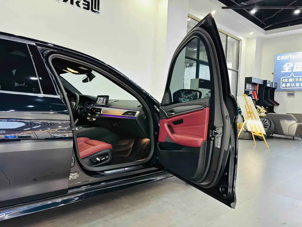 BMW 5 Series 2023 530Li Exclusive M Sports Package купить на сайте DeffCars