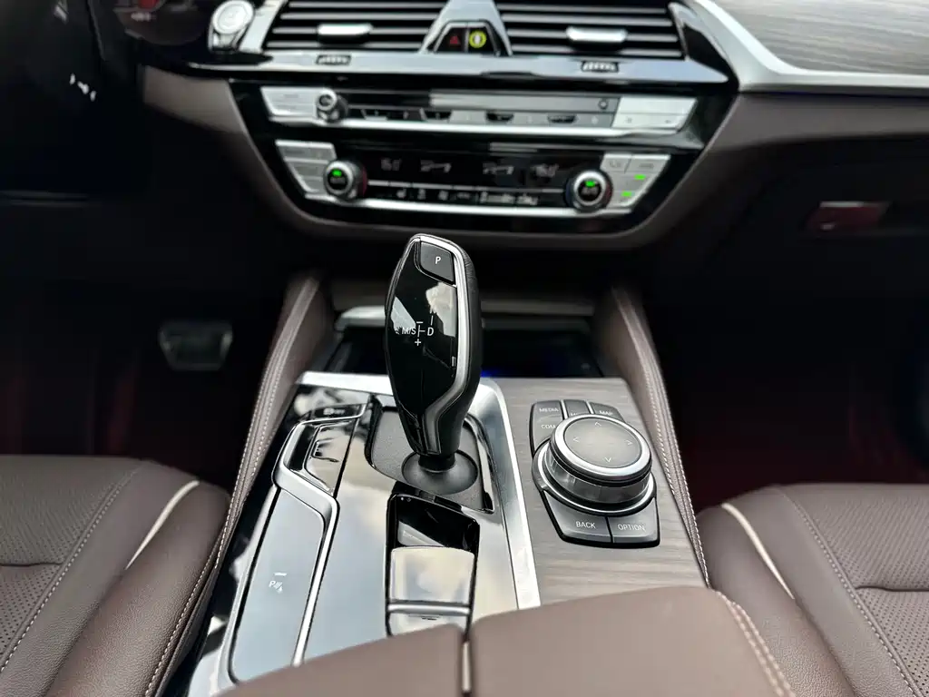 BMW 5 Series 2022 facelift 2 530Li leading model luxury package купить на сайте DeffCars