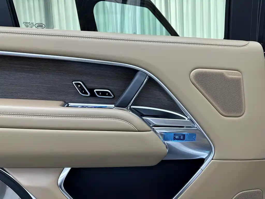 Range Rover 2023 3.0 L6 400PS Seven-seater Extended Edition купить на сайте DeffCars