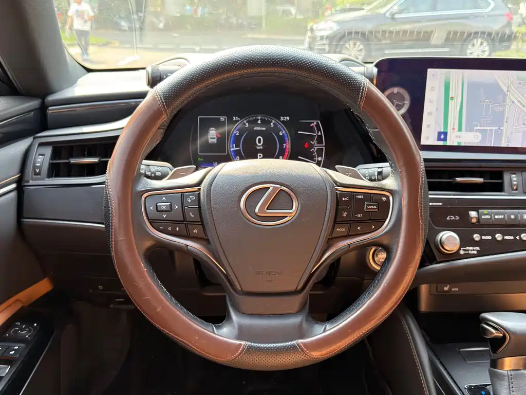 Lexus ES 2023 200 Excellence Edition купить на сайте DeffCars
