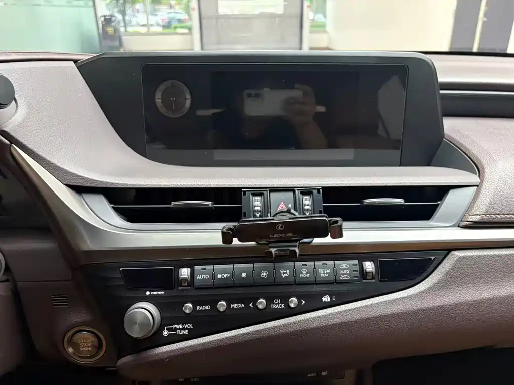 Lexus ES 2020 200 Excellence Edition купить на сайте DeffCars