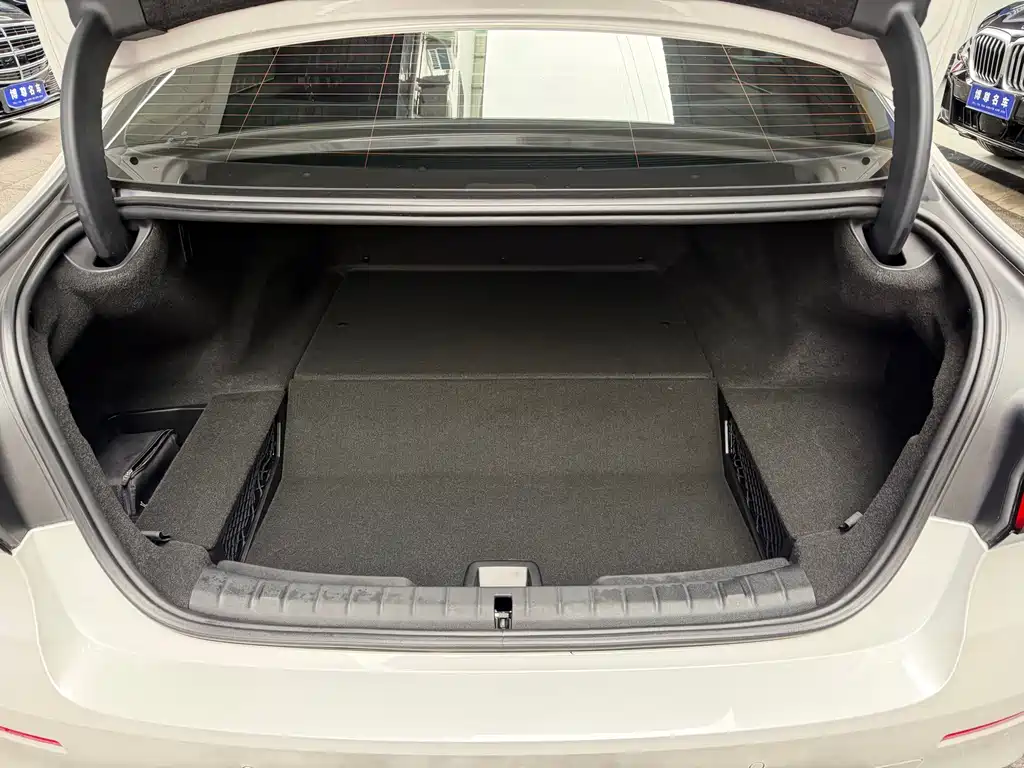 BMW 5 Series New Energy 2022 535Le Luxury Package купить на сайте DeffCars