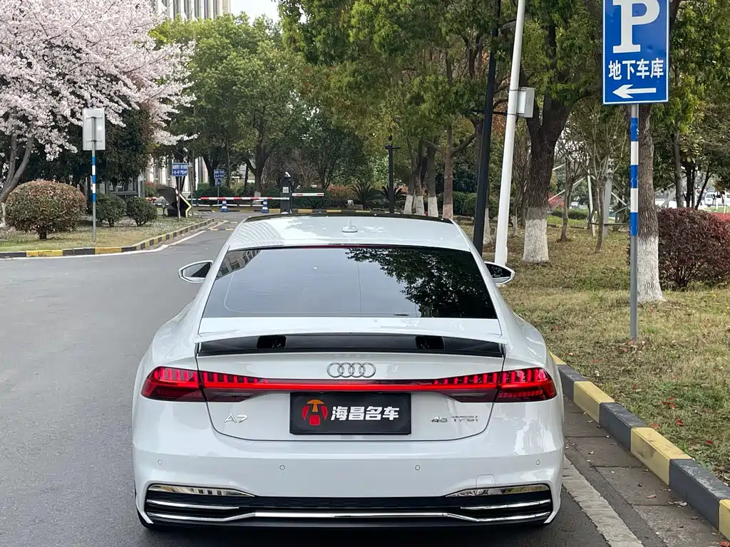 Audi A7 2023 45 TFSI Premium Selection купить на сайте DeffCars