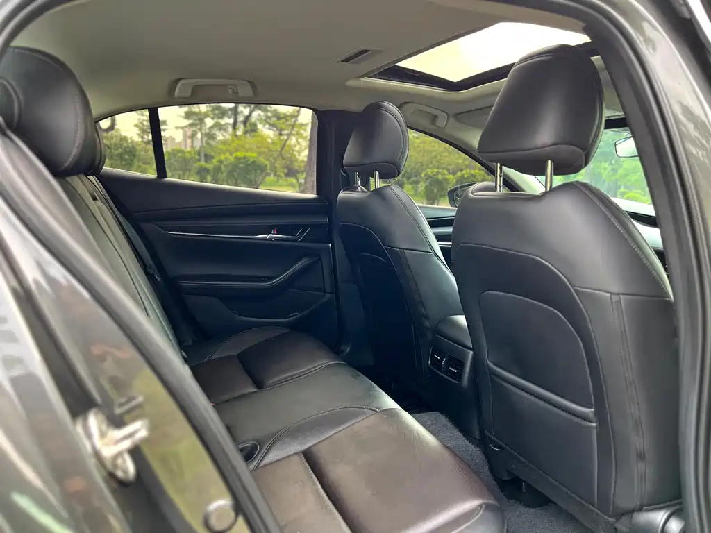 Mazda3 Angkesela 2021 2.0L Automatic Premium Edition купить на сайте DeffCars
