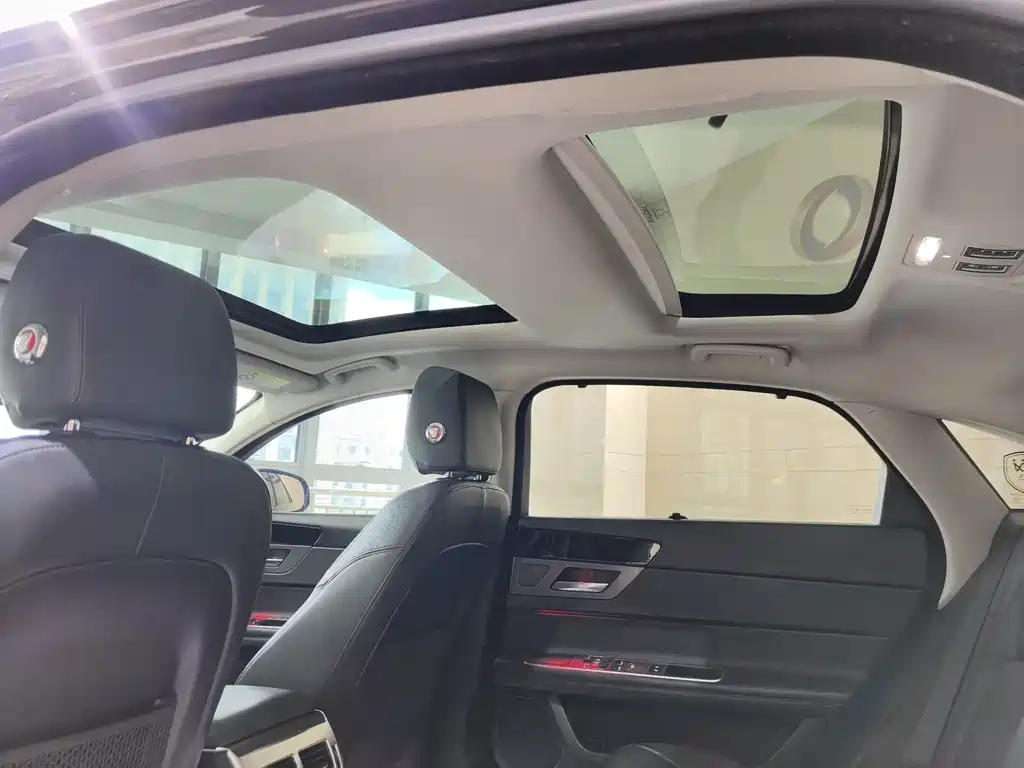 Jaguar XFL 2020 XFL 2.0T P200 two-wheel drive flagship version купить на сайте DeffCars