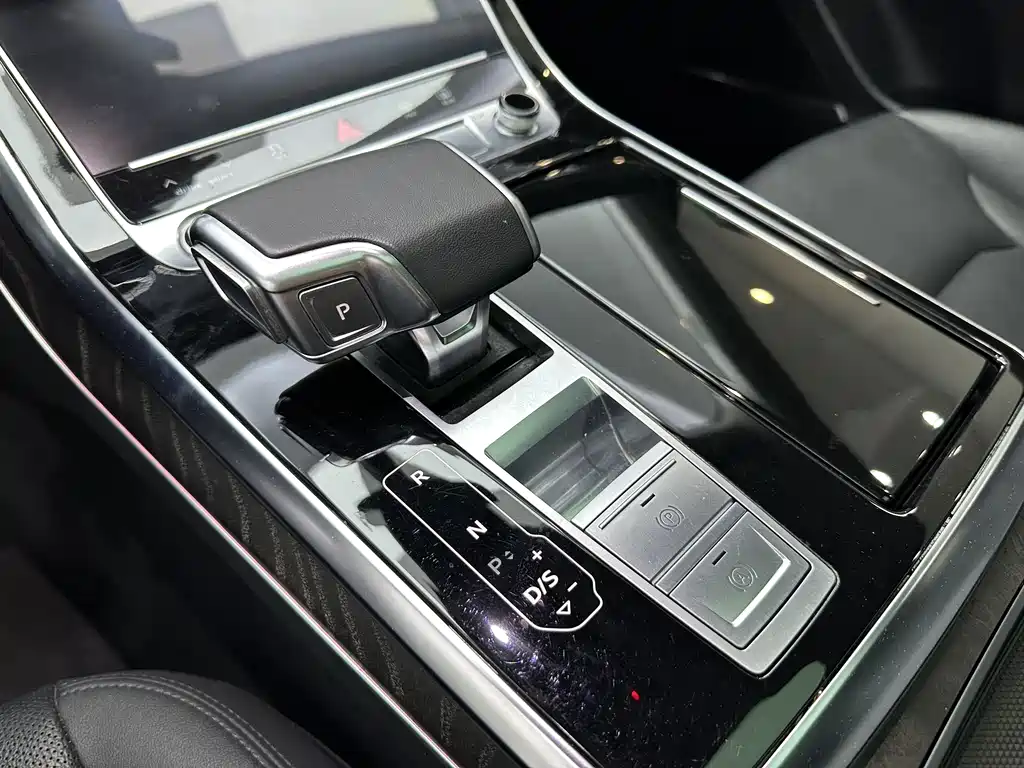 Audi Q8 2022 45 TFSI luxury and dynamic model купить на сайте DeffCars