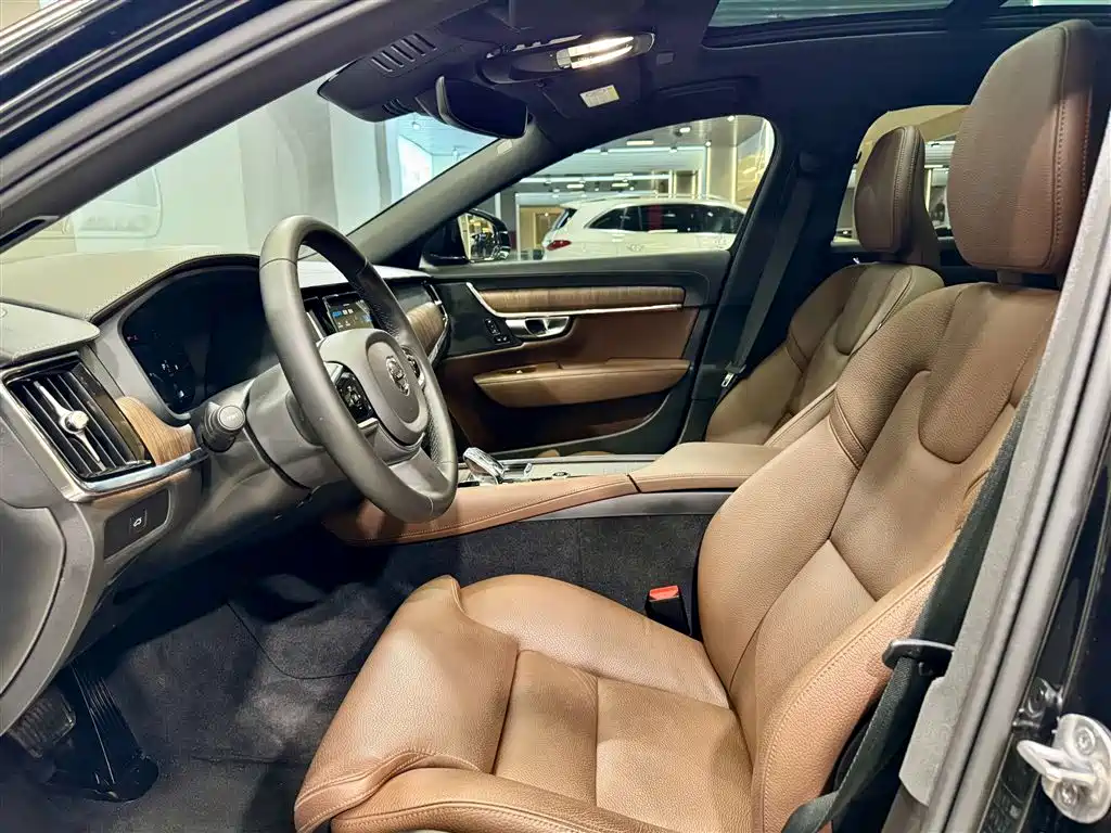 Volvo S90 2024 B5 Zhiyuan Luxury Edition купить на сайте DeffCars