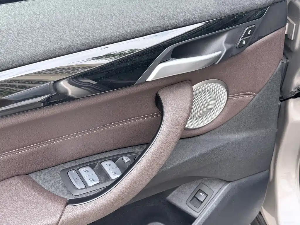 BMW X1 2022 sDrive25Li Leading Model купить на сайте DeffCars