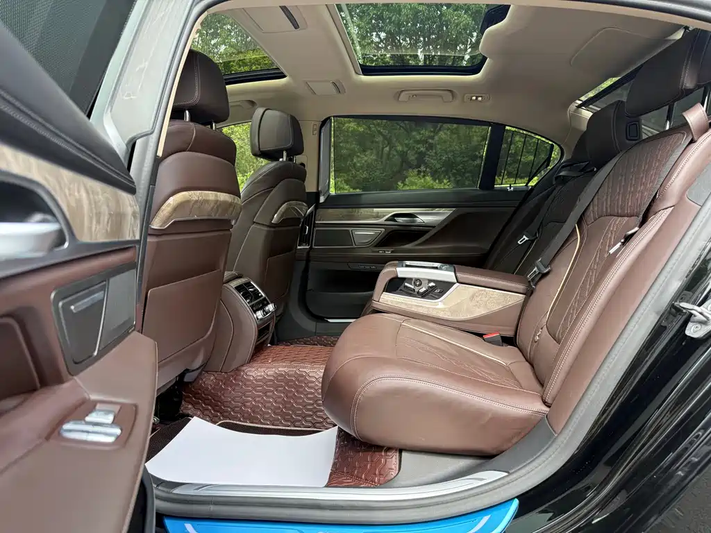 BMW 7 Series 2021 740Li Leading Luxury Package купить на сайте DeffCars