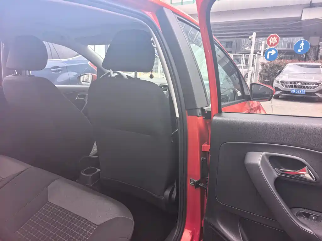 Polo 2016 1.6L automatic comfort model купить на сайте DeffCars