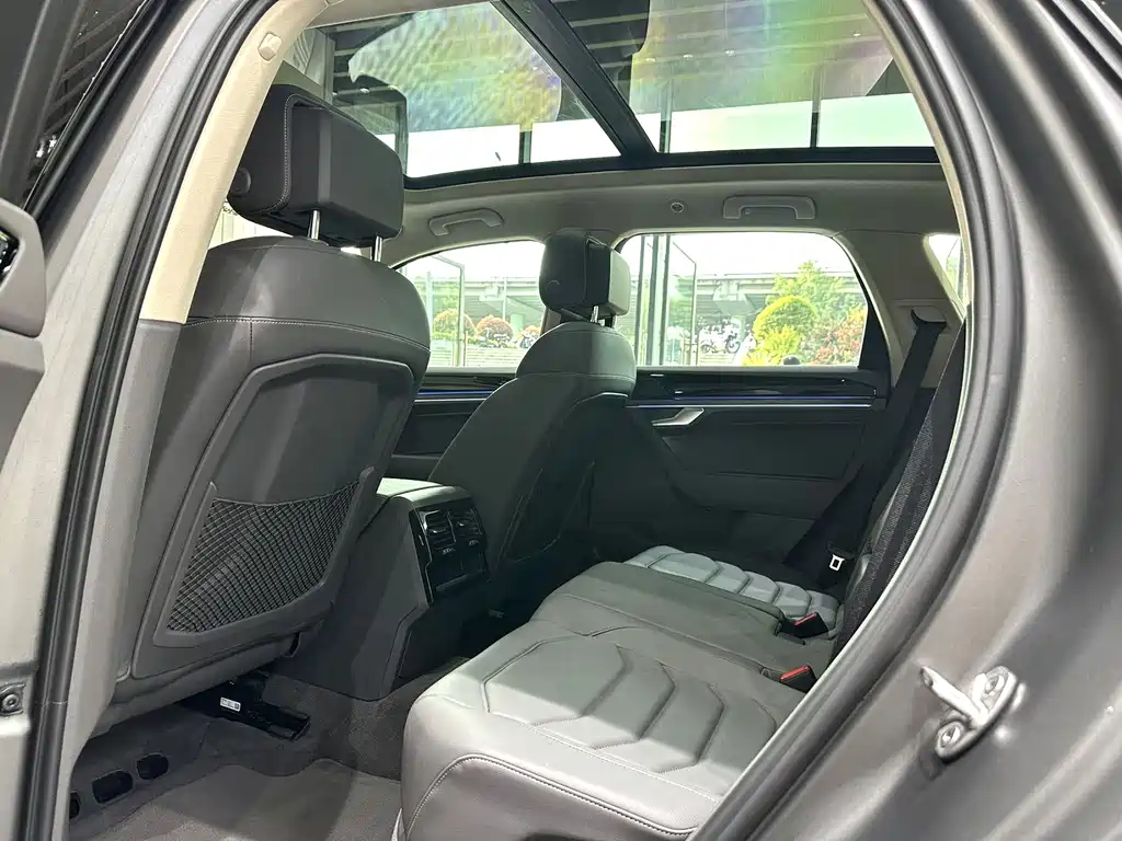 Touareg 2023 3.0TSI Ruixiang volcanic rock coating sports version купить на сайте DeffCars