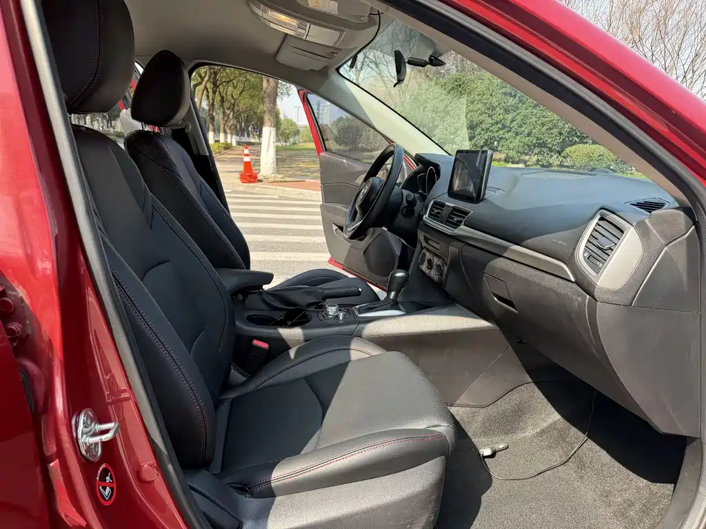 Mazda3 Angkesela 2017 Sedan 1.5L Automatic Comfort Type National V купить на сайте DeffCars