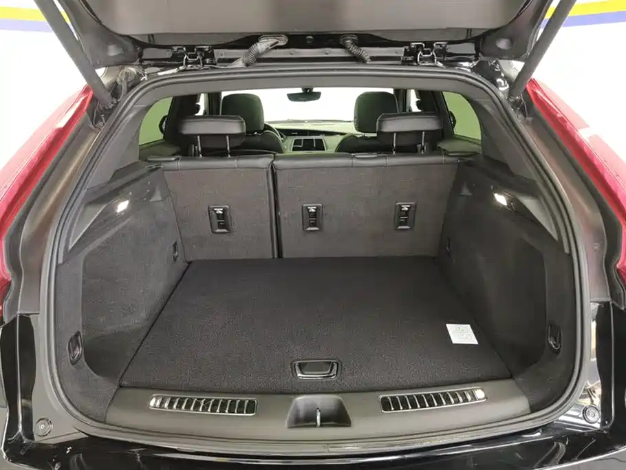 Cadillac XT4 2021 28T two-wheel drive leading model купить на сайте DeffCars