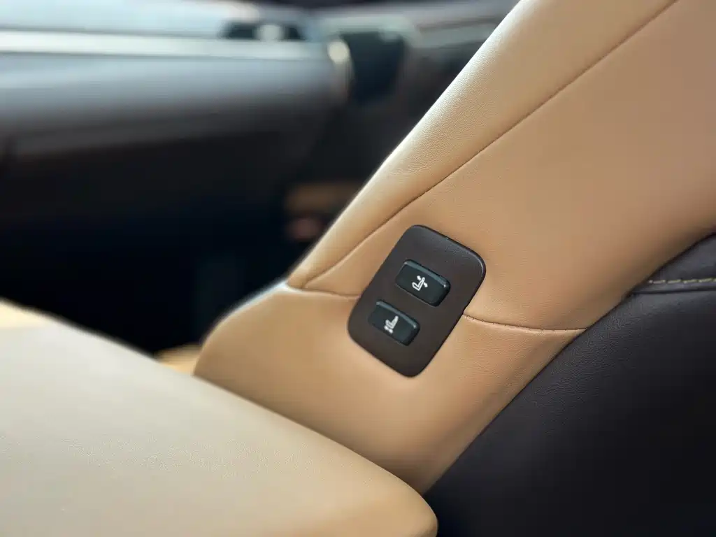 Lexus ES 2018 300h Executive Edition National V купить на сайте DeffCars