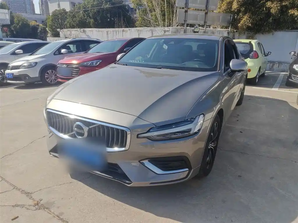 Volvo S60 2020 T4 Zhiyi Luxury Edition купить на сайте DeffCars