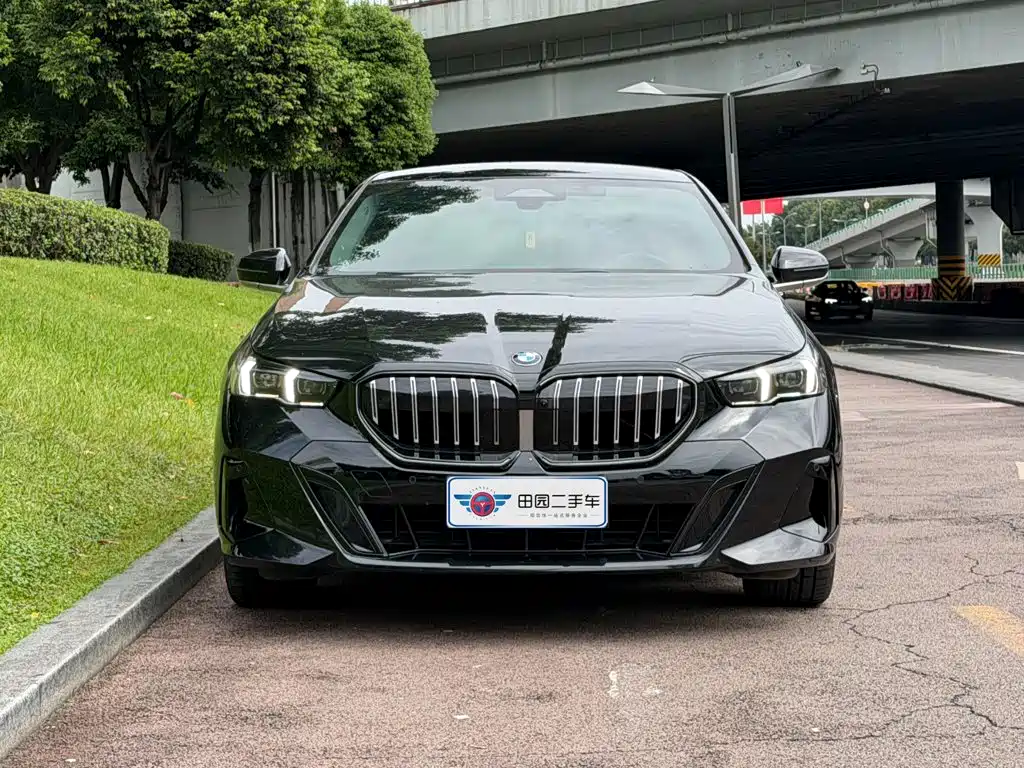 BMW 5 Series 2025 530Li Leading M Sports Package купить на сайте DeffCars