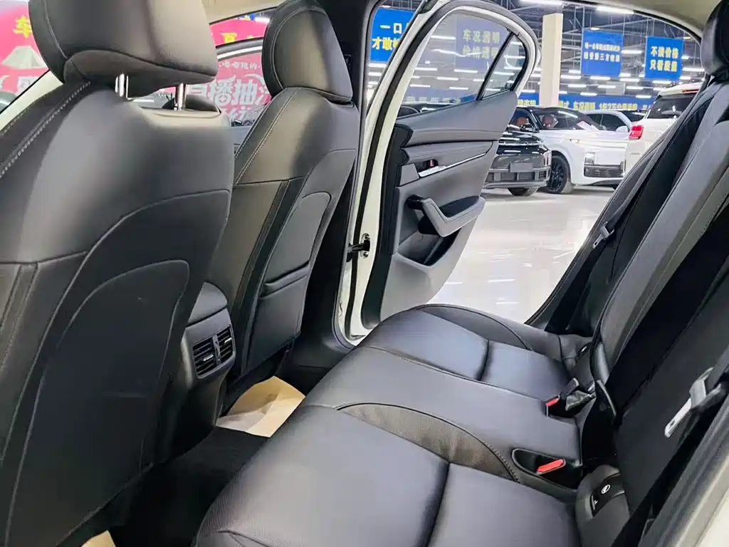 Mazda3 Angkesela 2023 2.0L Automatic Premium Edition купить на сайте DeffCars