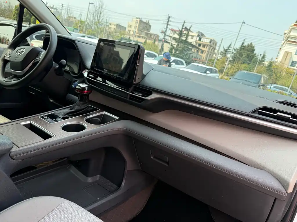 SIENNA 2021 2.5L Hybrid Comfort Edition купить на сайте DeffCars