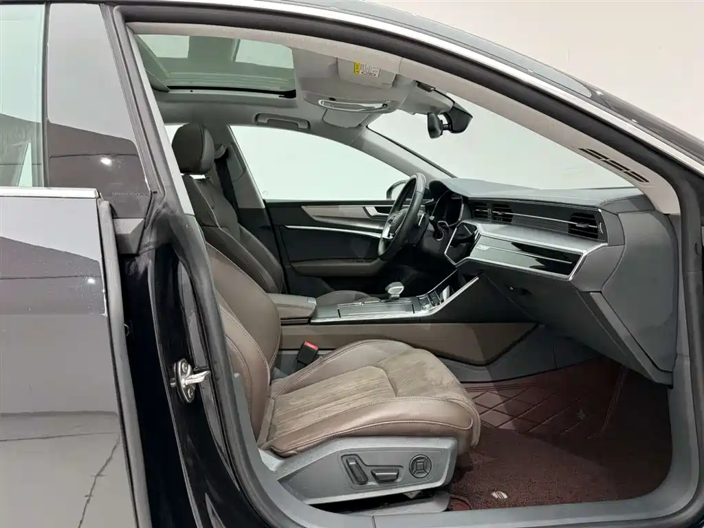 Audi A7L 2024 45TFSI S-line Dream Building Liquid Crystal Package купить на сайте DeffCars