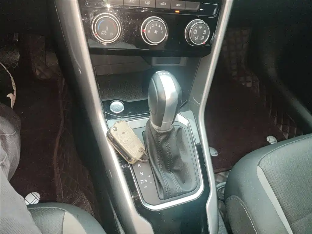 T-ROC 2022 model 280TSI DSG two-wheel drive elite PLUS купить на сайте DeffCars