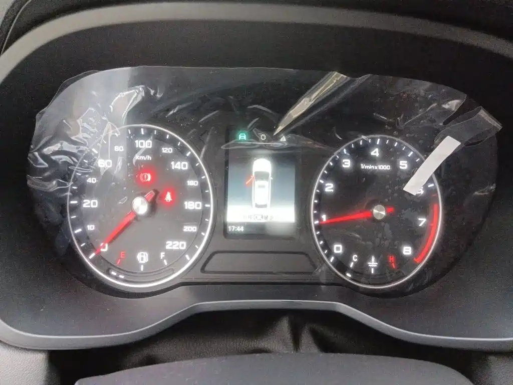ROEWE i5 2020 1.5L Manual 4G Internet Leading Edition купить на сайте DeffCars