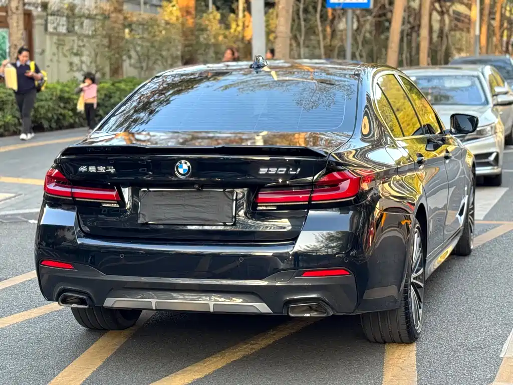 BMW 5 Series 2023 530Li Leading M Sports Package купить на сайте DeffCars