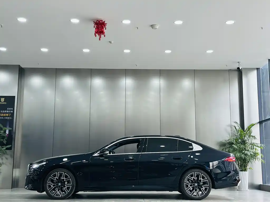 BMW 5 Series 2024 530Li Exclusive M Sports Package купить на сайте DeffCars