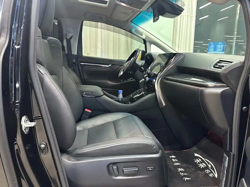 Wilfa 2021 Crown Dual Engine 2.5L HV Deluxe Edition купить на сайте DeffCars