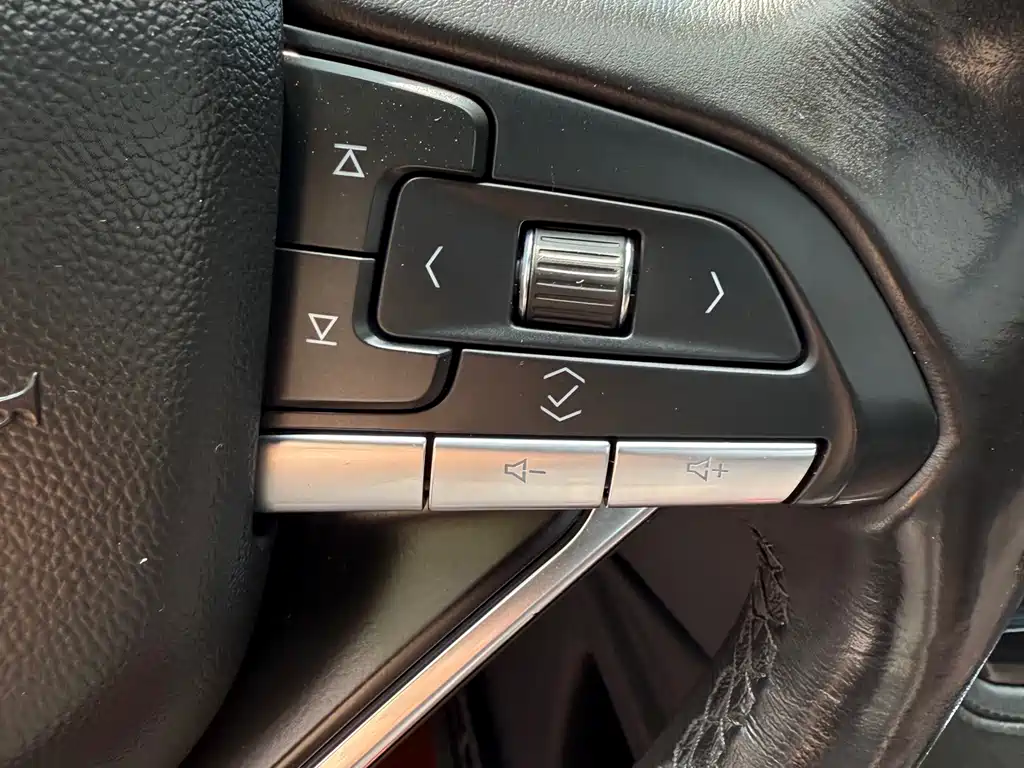 Cadillac XT6 2021 28T six-seat four-wheel drive luxury model купить на сайте DeffCars