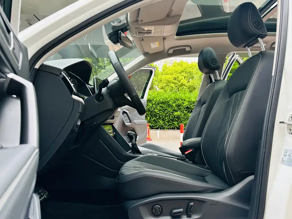 Tiguan L 2024 330TSI automatic two-wheel drive R-Line version купить на сайте DeffCars