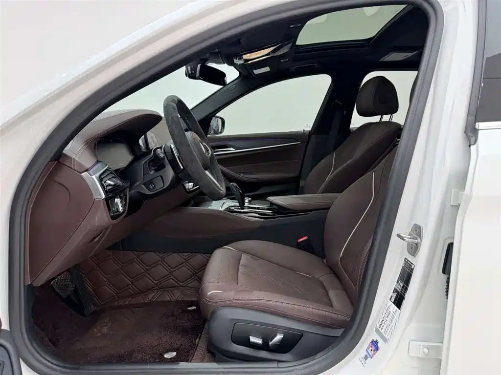 BMW 5 Series 2022 facelift 530Li leading M sports package купить на сайте DeffCars
