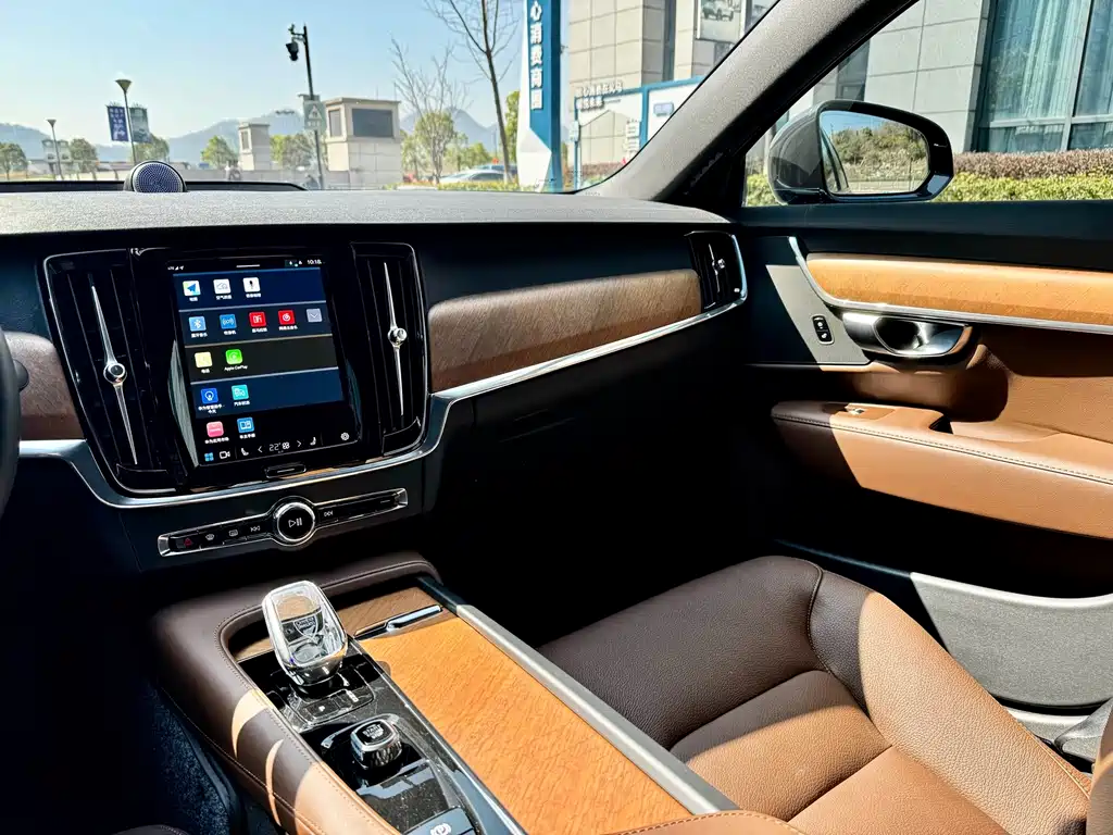 Volvo S90 2025 B5 Zhiyi Luxury Edition купить на сайте DeffCars