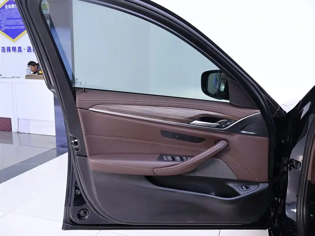 BMW 5 Series 2021 530Li Leading Luxury Package купить на сайте DeffCars