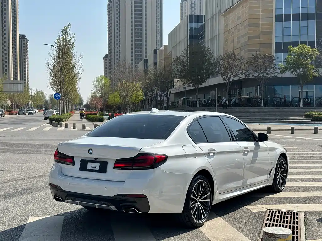 BMW 5 Series 2023 530Li Leading M Sports Package купить на сайте DeffCars