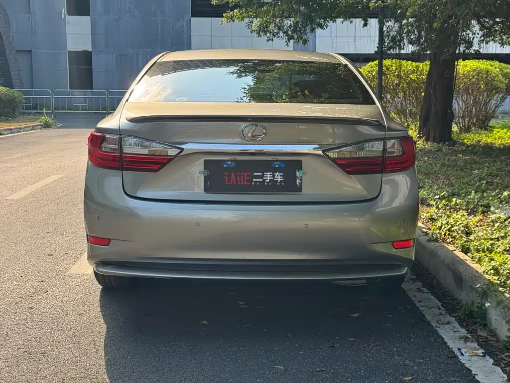 Lexus ES 2015 200 Elite Edition купить на сайте DeffCars