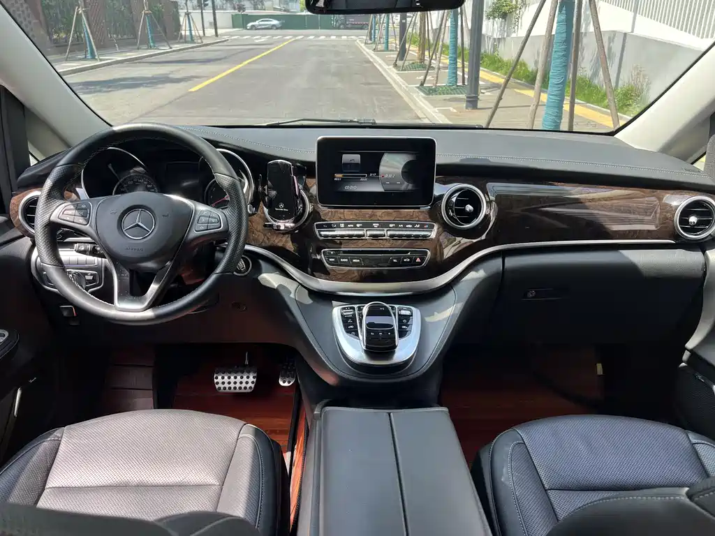 Mercedes-Benz V-Class 2018 V 260 L Premium Extended Edition National VI купить на сайте DeffCars