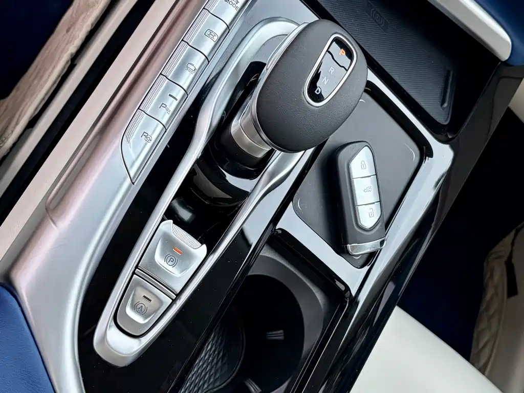 Lantu FREE 2021 four-wheel drive standard extended range exclusive luxury package купить на сайте DeffCars