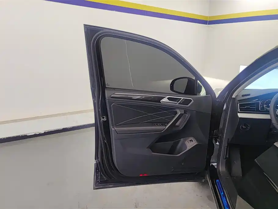 Tiguan L 2025 Outstanding Model 300TSI Automatic Two-wheel Drive Dragon Edition купить на сайте DeffCars