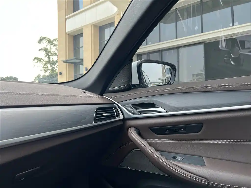 BMW 5 Series 2022 Facelift 2 530Li Exclusive M Sports Package купить на сайте DeffCars