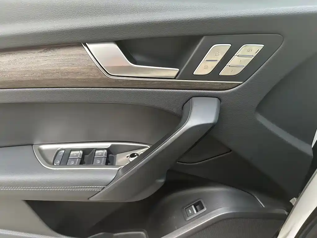 Audi Q5L 2023 40T Fashionable and Elegant Model купить на сайте DeffCars