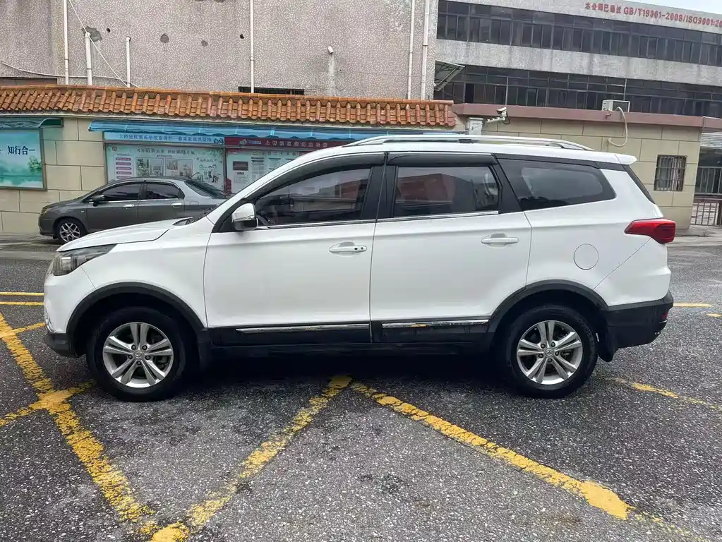 BAIC Huansu S3 2016 S3L 1.5L manual premium model купить на сайте DeffCars