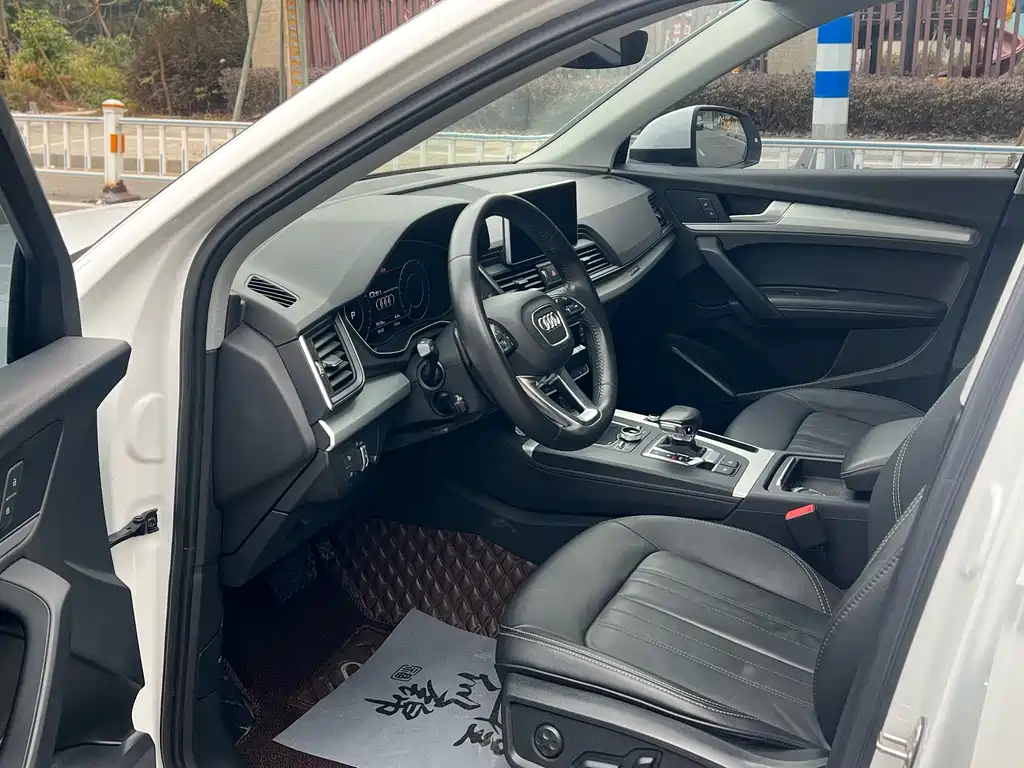 Audi Q5L 2020 40 TFSI enjoys fashionable style купить на сайте DeffCars