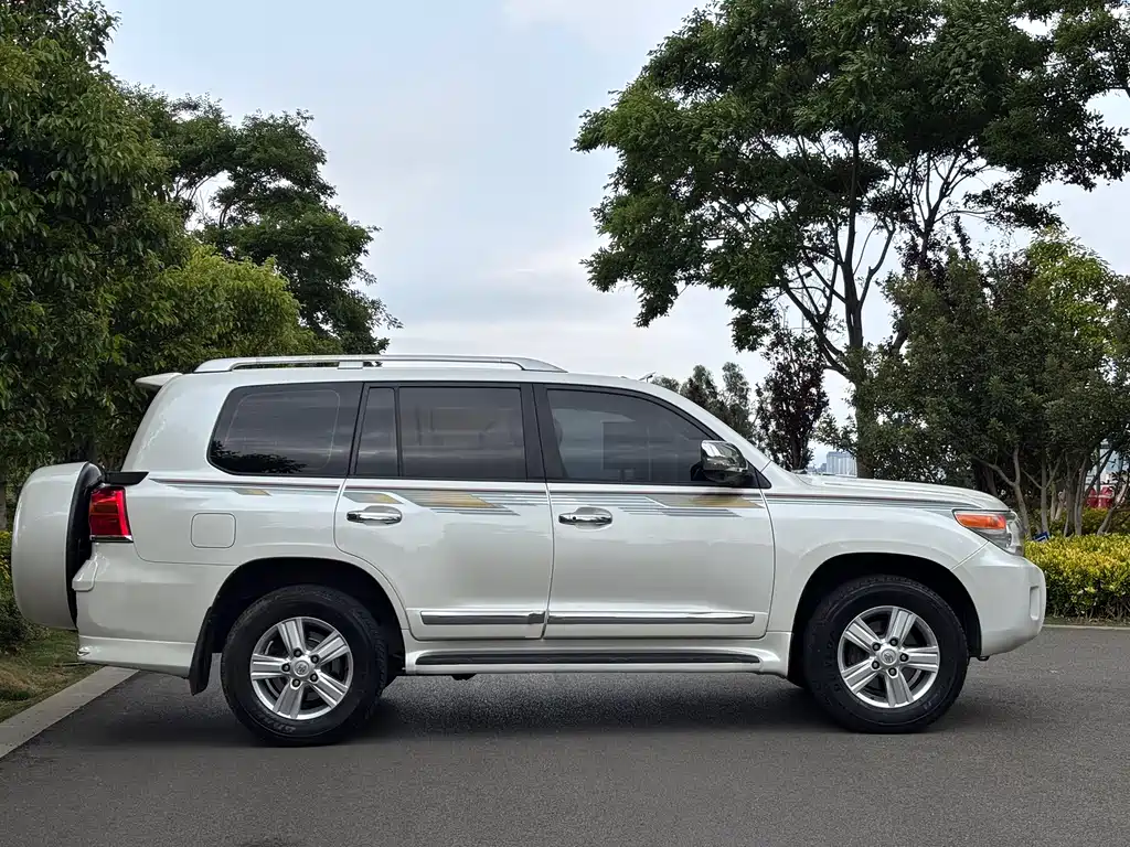 Land Cruiser imported 2015 4.0L V6 Middle East Limited Edition купить на сайте DeffCars